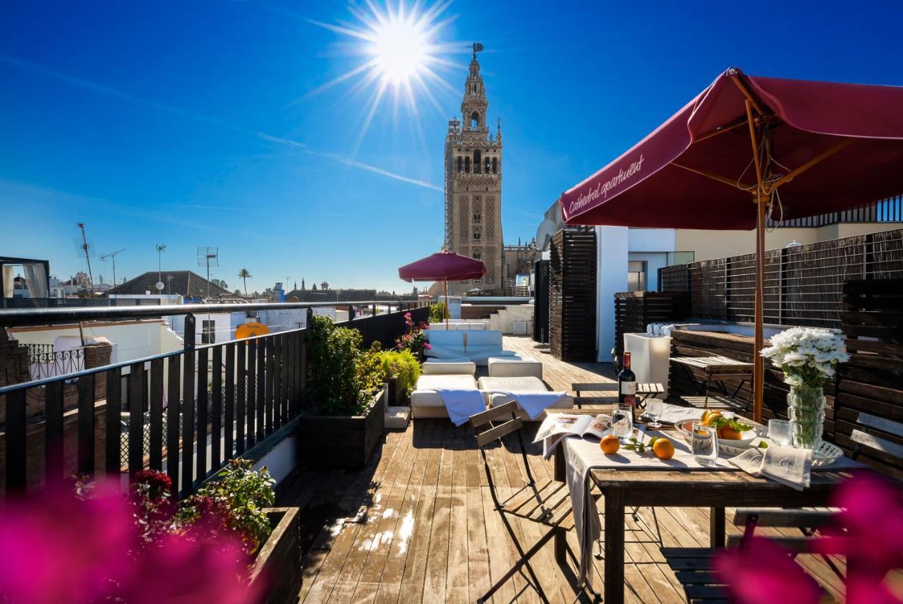 Cathedral Luxury Studio, Swimming Pool And Cathedral Views Séville Extérieur photo