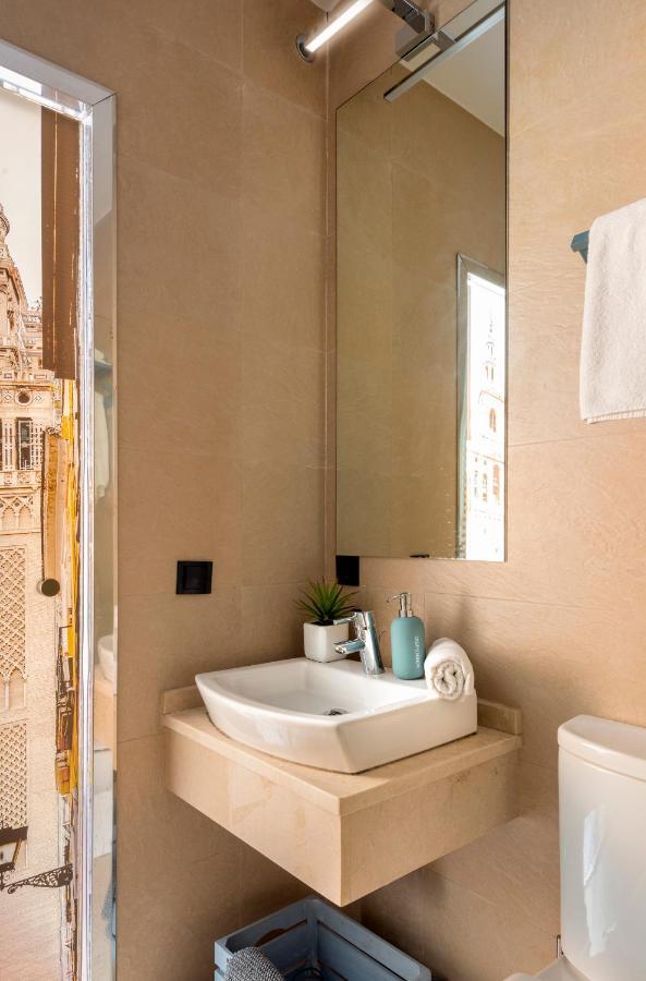 Cathedral Luxury Studio, Swimming Pool And Cathedral Views Séville Extérieur photo
