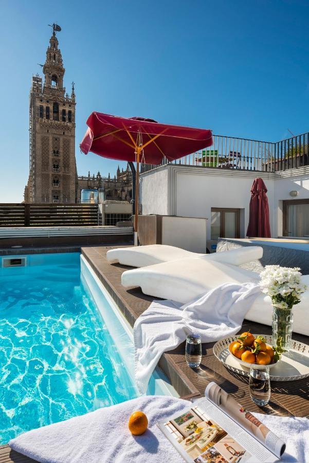 Cathedral Luxury Studio, Swimming Pool And Cathedral Views Séville Extérieur photo